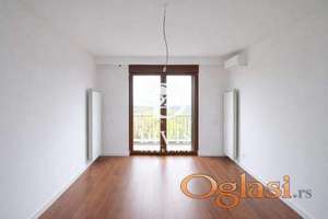 Dvosoban stan sa garažom u Lux 51, Bežanijska kosa,60m2